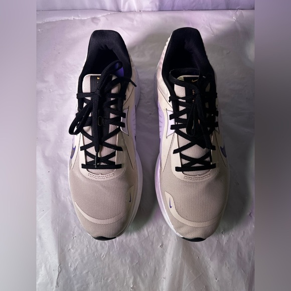Nike Men\'s Cream and Purple Athletic Shoes main image 10